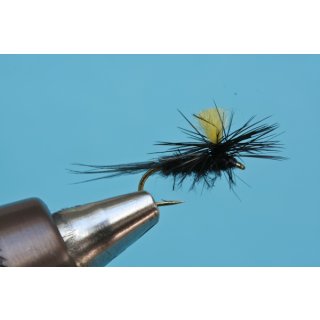 Black colored parachute with body of duck fluff barbless 14